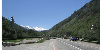 Valea Baksanului spre Elbrus.jpg