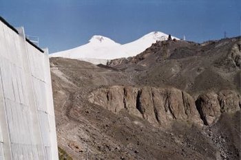 Elbrus din Azau.jpg